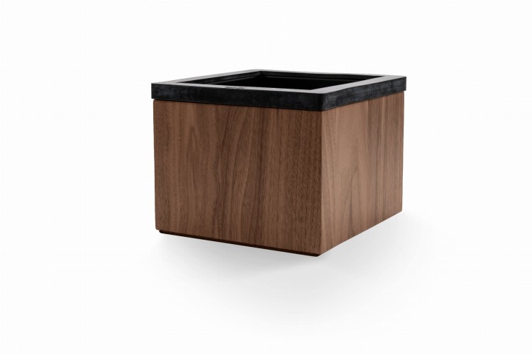 Wybijak EDO knock base Canaletto Walnut — czarny korpus z gumową belką i obramowaniem, front z orzecha, 220×180×140 mm